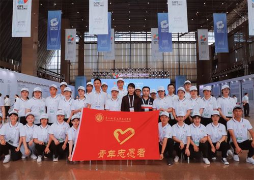 求是學(xué)院志愿者助力貴陽(yáng)工業(yè)產(chǎn)品博覽會(huì)，展現(xiàn)專(zhuān)業(yè)服務(wù)風(fēng)采